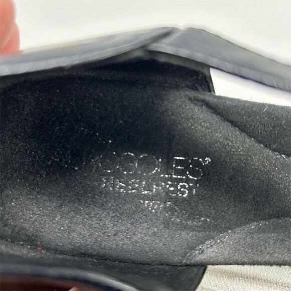 Aerosoles Heelrest Women's Black T-Strap Faux Leather Mary Jane Heels Size 8.5M - Picture 13 of 13